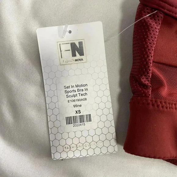 Fashion Nova Womans Set In Motion Sports Bra In Sculpt Tech - Red Size XS - Picture 4 of 5